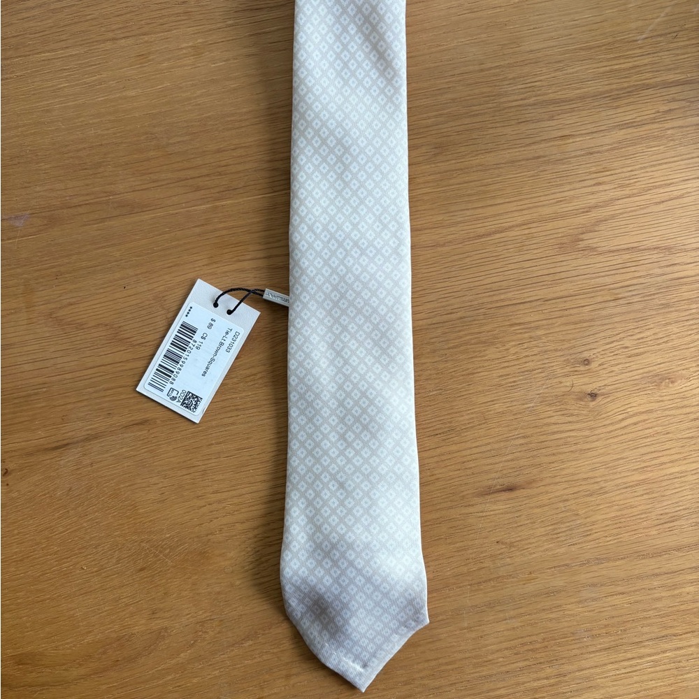 Suitsupply White Textured Tie for a Sophisticated Look